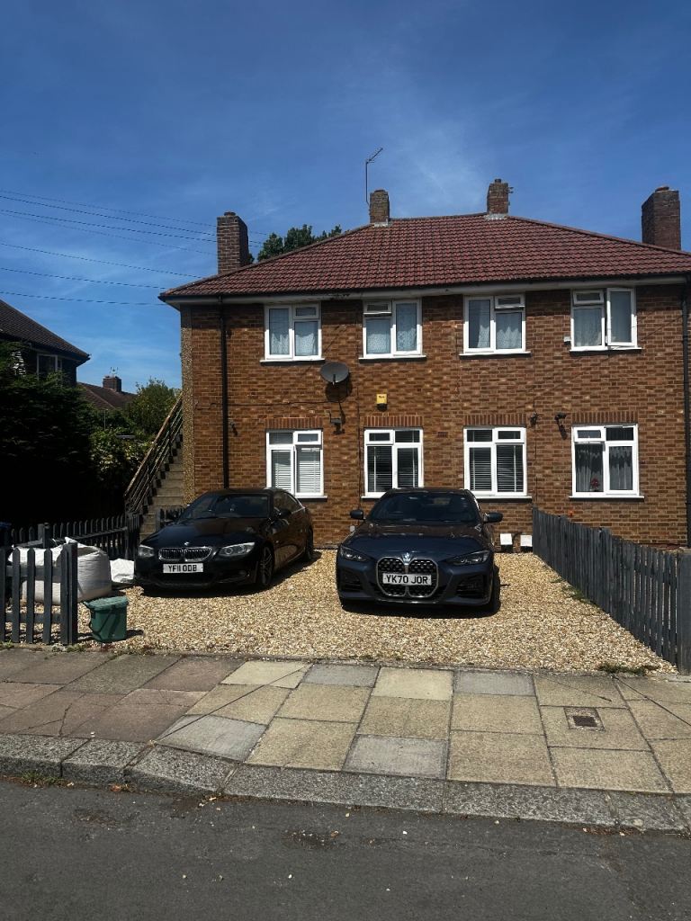 1 bedroom flat to rent with private garden 