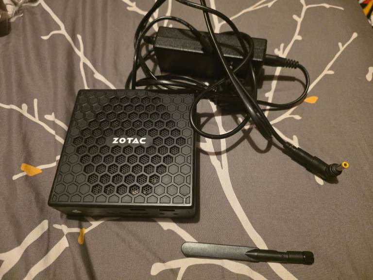 Zotac Mini PC Intel N2930 8GB RAM 256GB SSD Windows 10