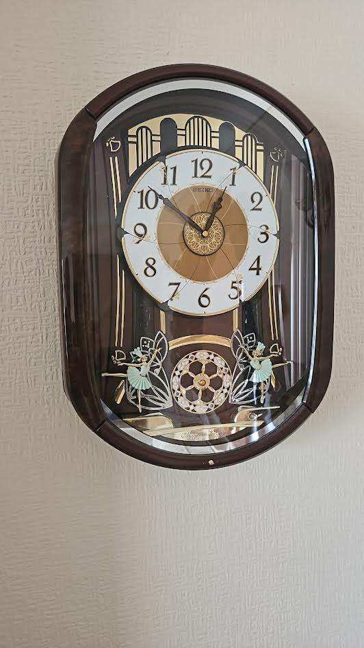SEIKO Melodies in Motion Wall clock