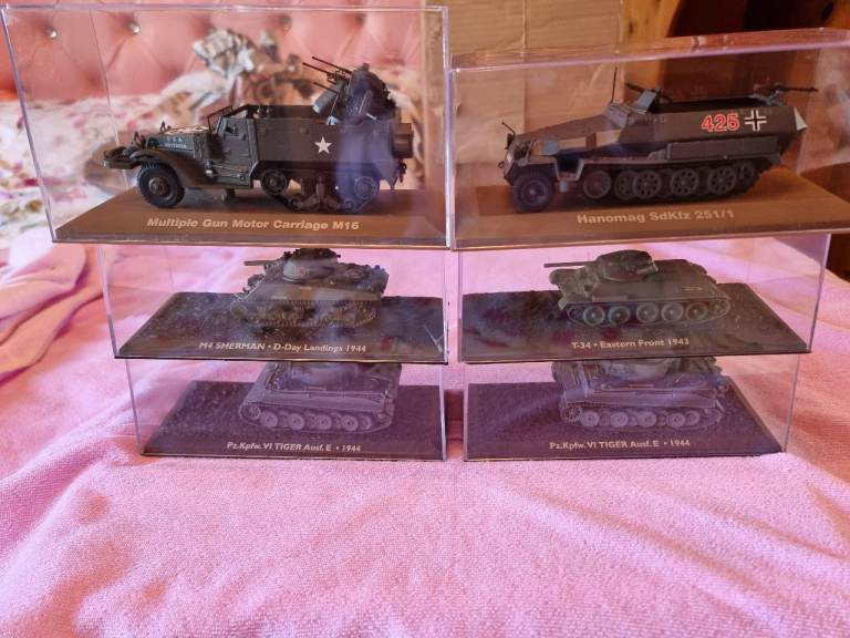 Model army vehicles