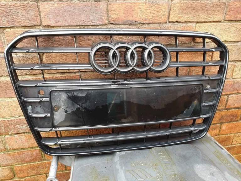 GENUINE AUDI A5 FRONT GRILLE 8T0853651G