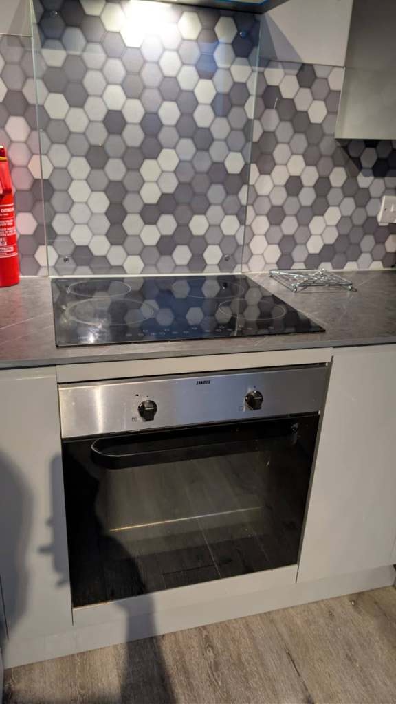 Free Zanussi Integrated 13-amp plug-in Oven and Hob – Good Condition