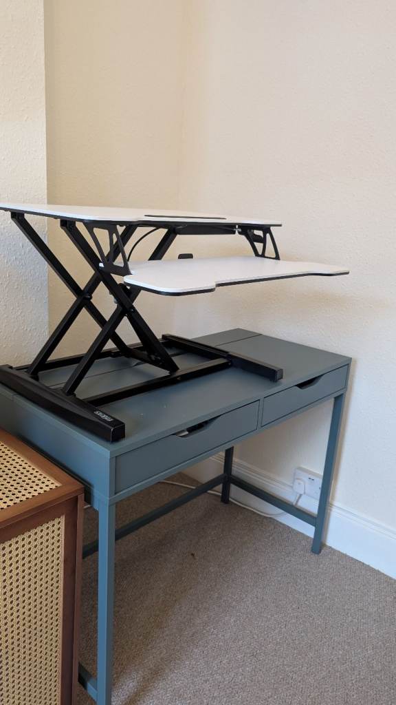 Standing desk - white 