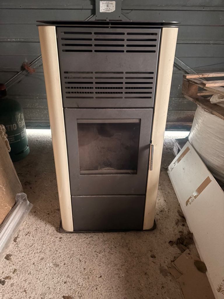 Wood pellet burner 