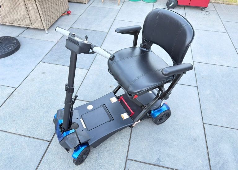 Drive DeVilbiss FLEX AutoFold Mobility Scooter – Blue – Virtually New