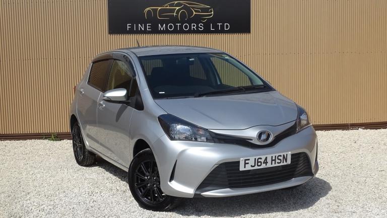 TOYOTA YARIS 1.3 Dual VVT-i Design Silver Auto Petrol 2015