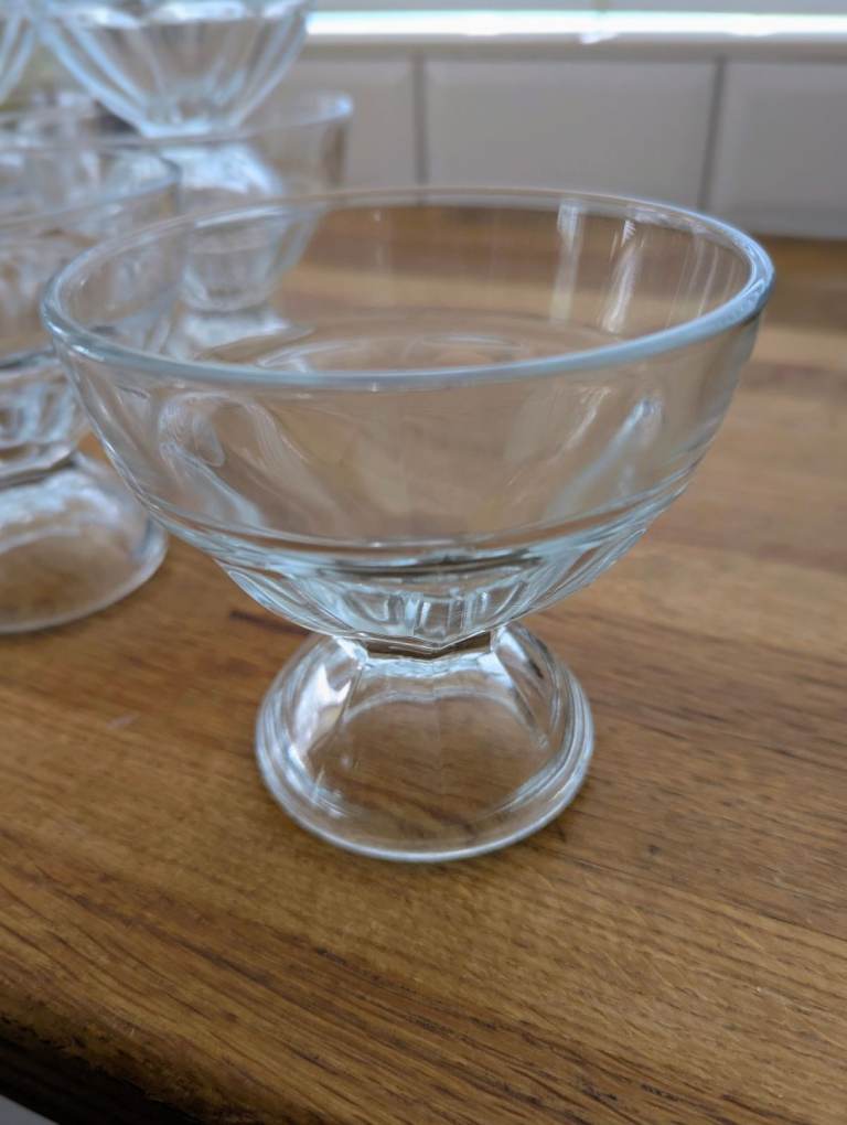 8 x sundae glasses, vgc unmarked