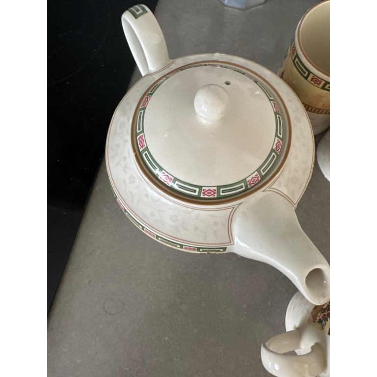 Teapot & 4 Cups