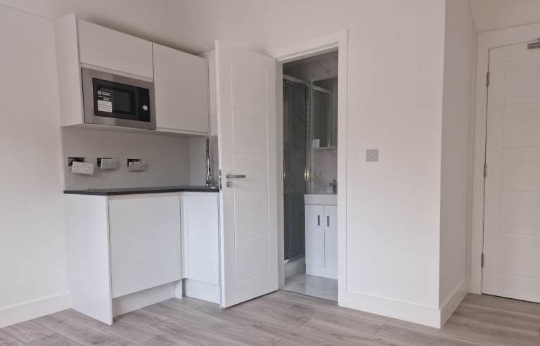 Self-Contained Studio Flat in Ealing - DSS Welcome