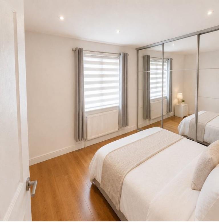 Double rooms available. All bills included. Free parking. 3 rooms available!