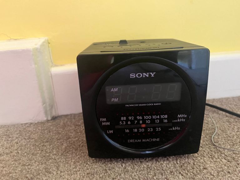 Sony Dream Machine Alarm Clock Radio ICF-C130L 