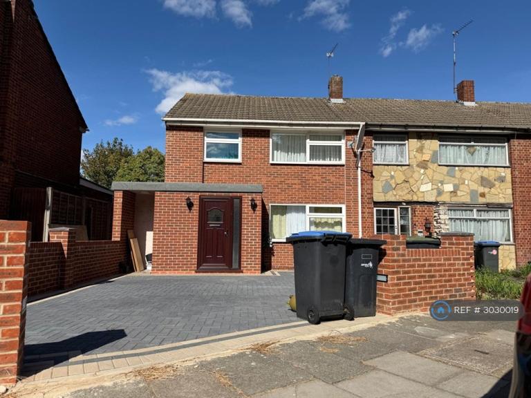 3 bedroom house in Hydefield Close, London, N21 (3 bed) (#3030019)