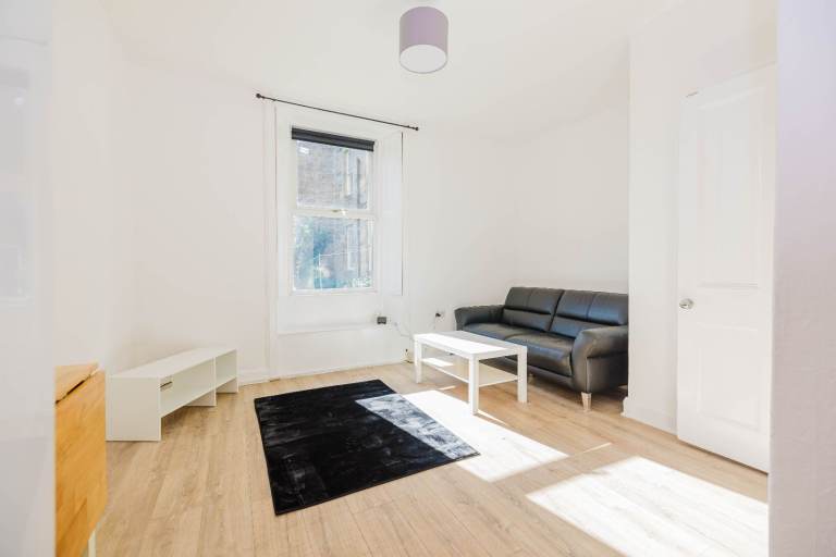 Tasteful, 1 bedroom, ground floor flat in Leith – available soon