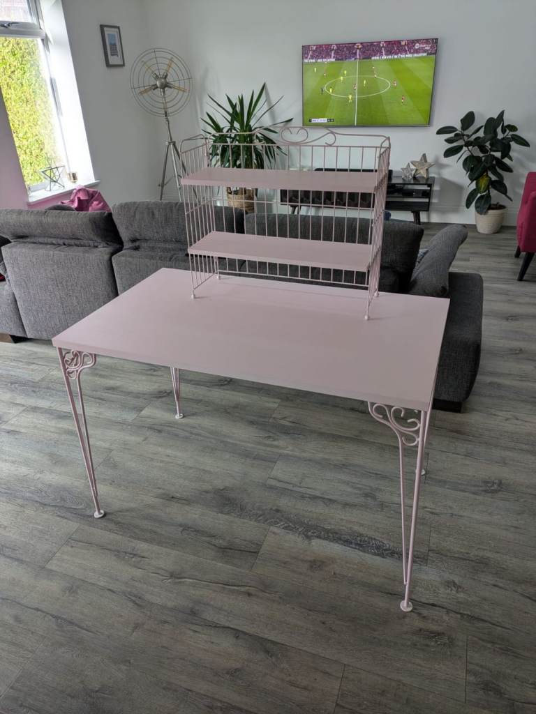 Dressing table with shelves 