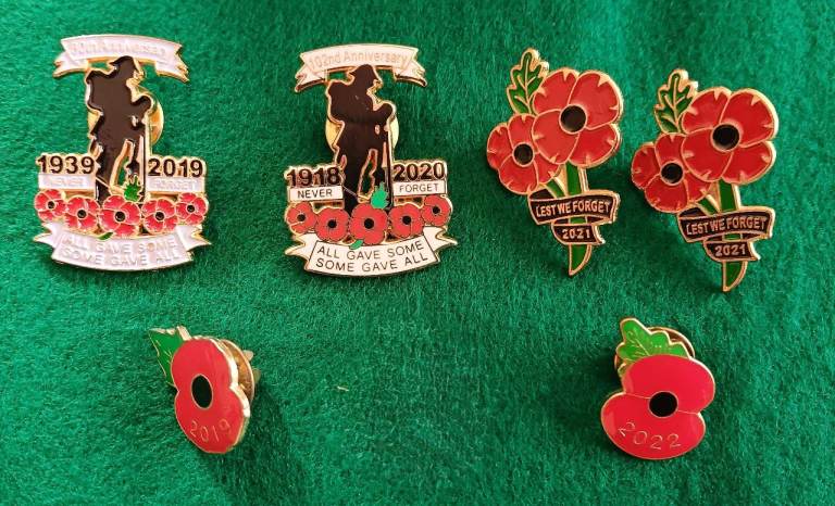 Badges/pins