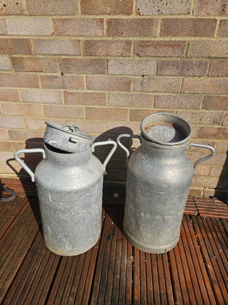 Milk Churns - 25 gallon/5 litre french 