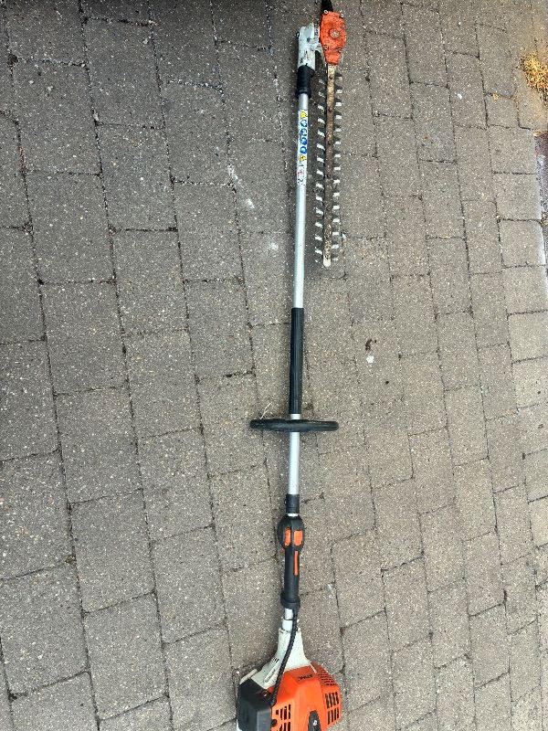 Petrol hedge trimmer 