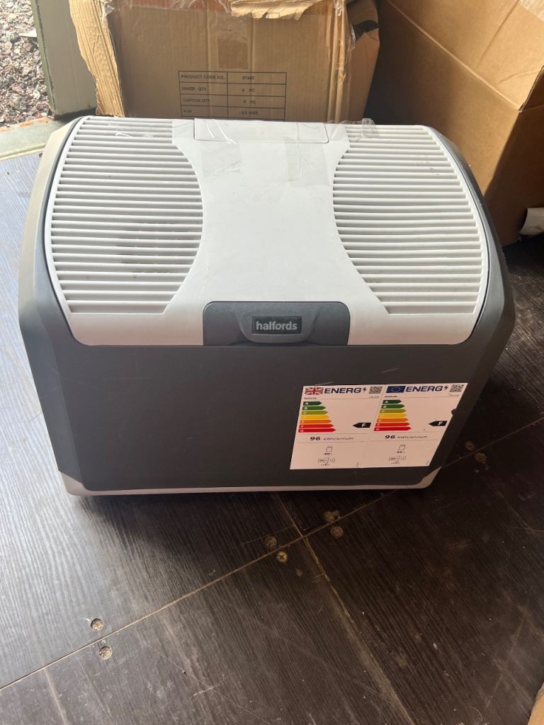 Halfords Portable Mini Fridge/Cool Box - Good Condition