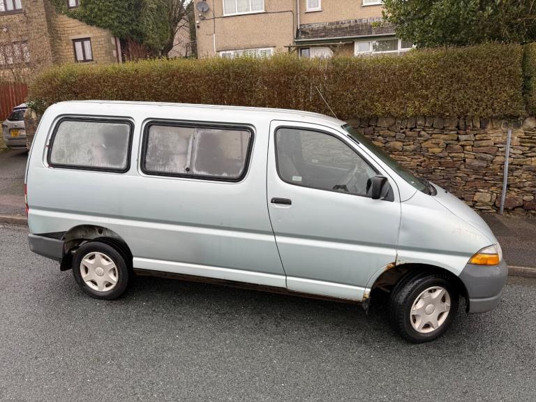 1999 Toyota HiAce 2.7 PETROL MINIBUS MANUAL GREEN  PANEL VAN Petrol Manual