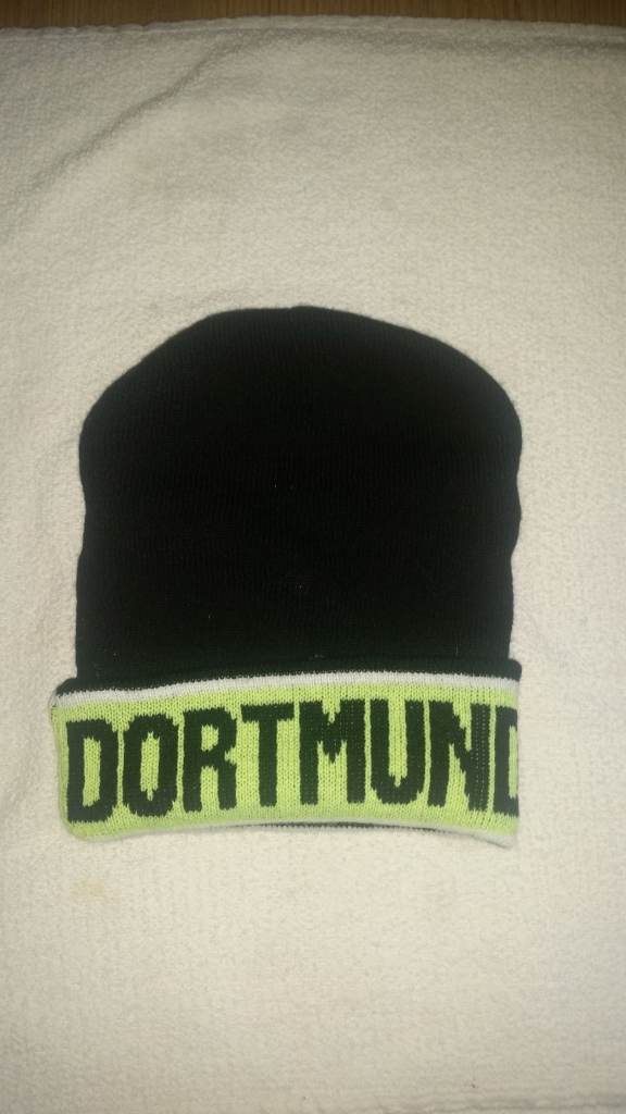 BAG OF OVER 40 NEW WOOLY HATS