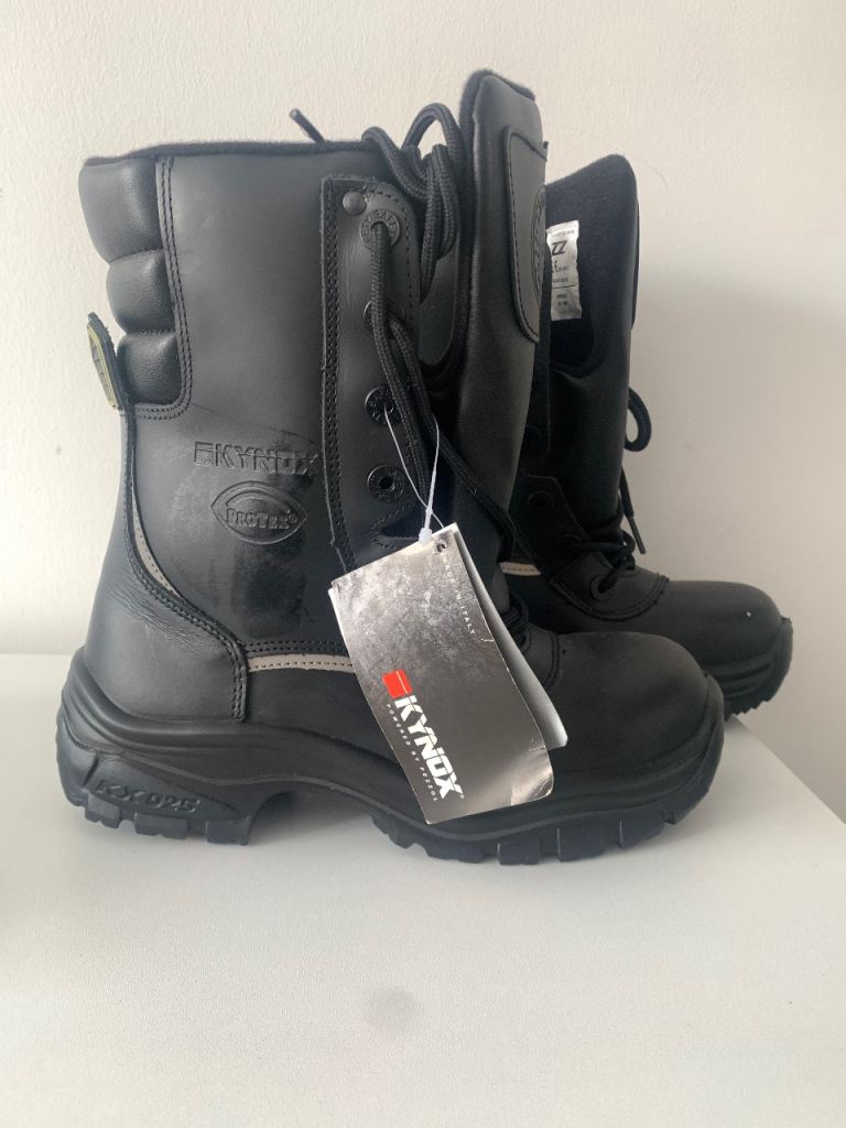 New Kynox Protex safety Boots – Black, Size 4