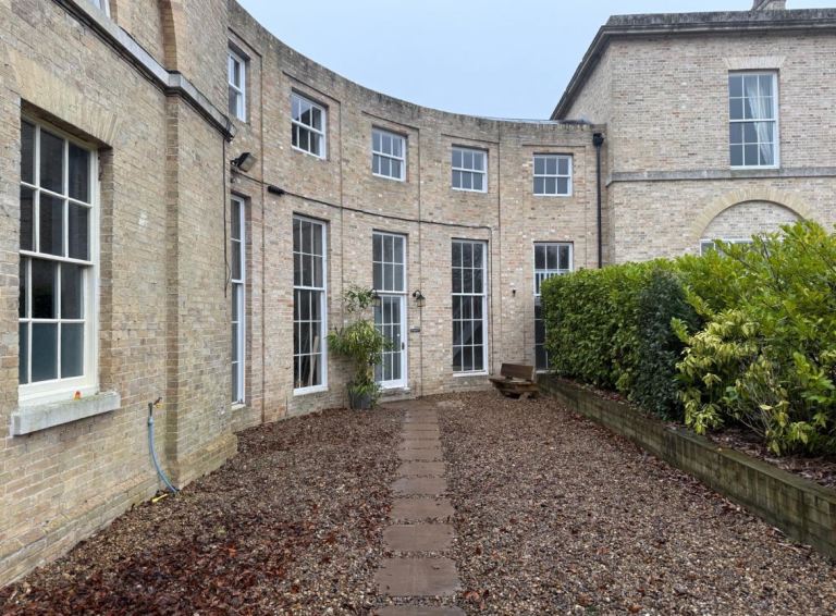 Ground floor flat £595 per month 
