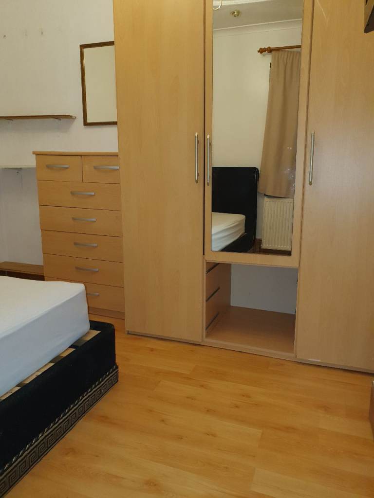 Cozy double room near high street