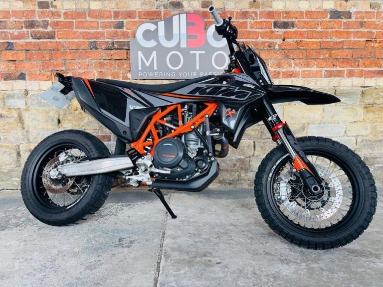 KTM 690 SMC R SUPERMOTO 2019 19