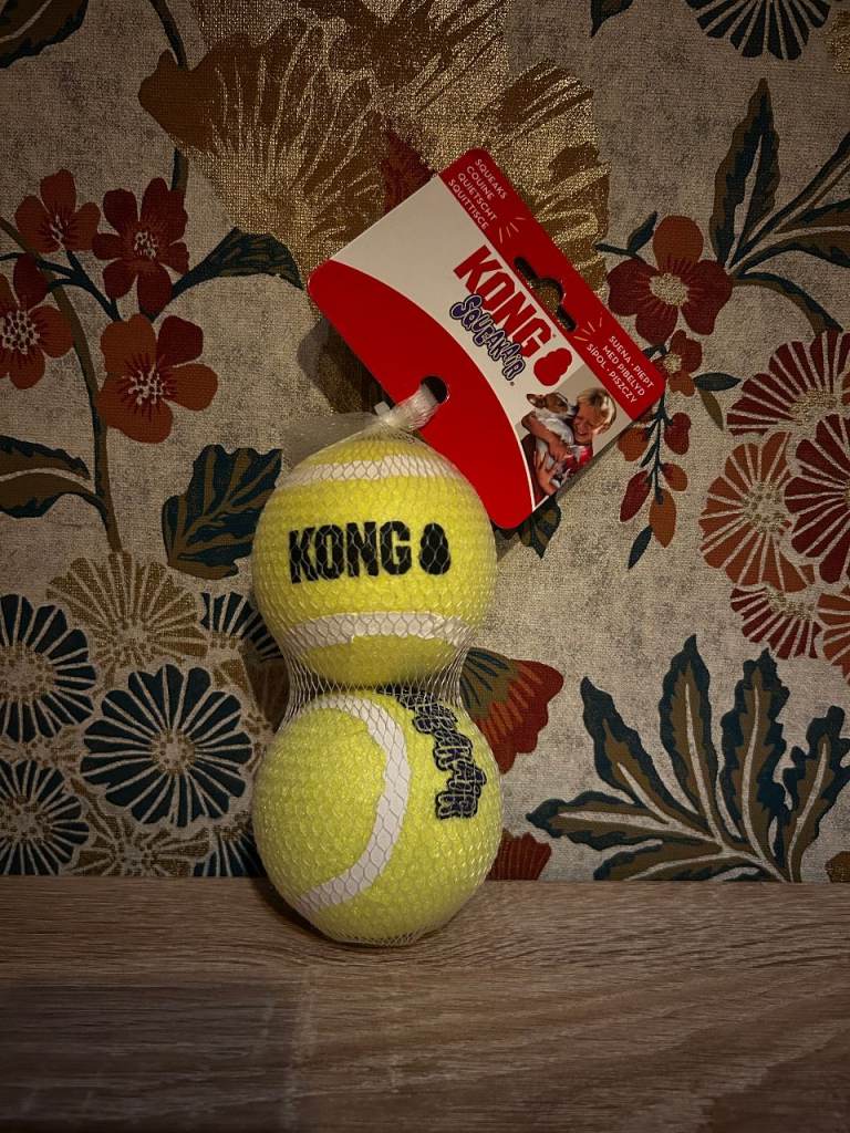 Brand new KONG AST1 SqueakAir Balls, large size, set of 2