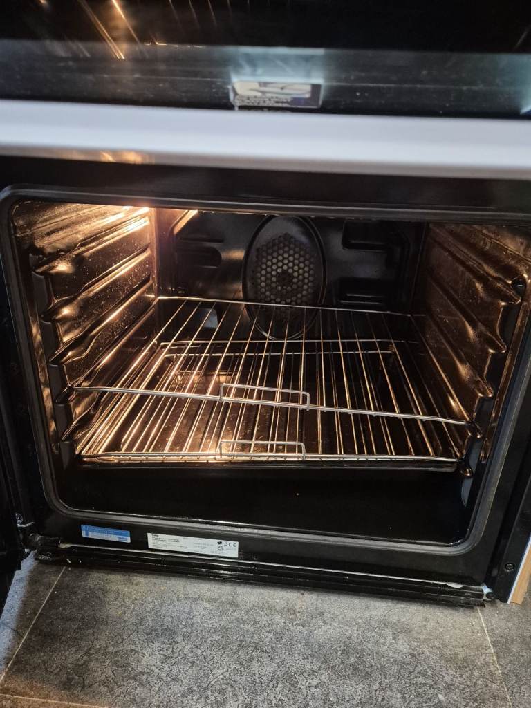 Gas cooker and electric oven.