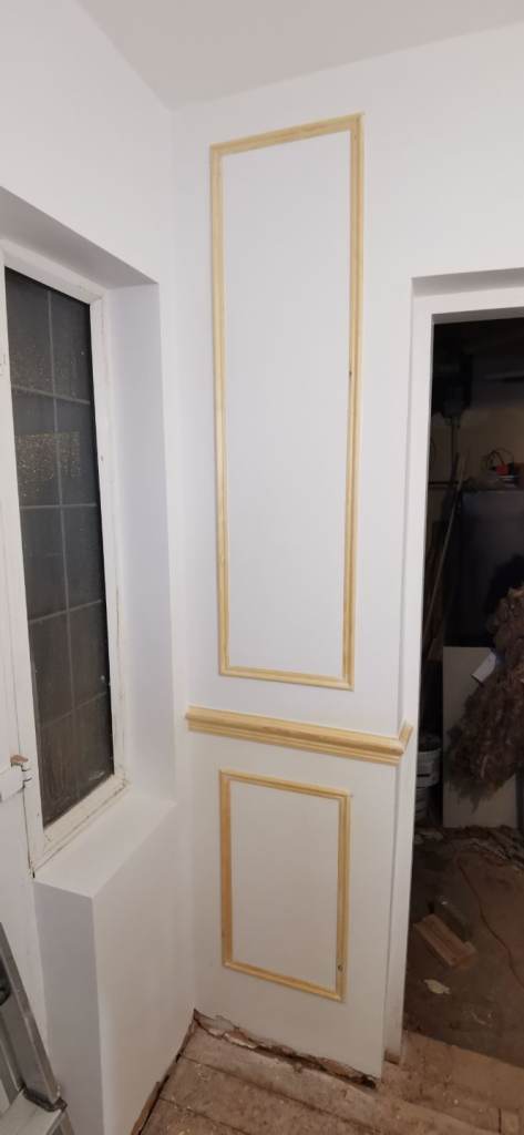 Wall panelling/Wainscoting