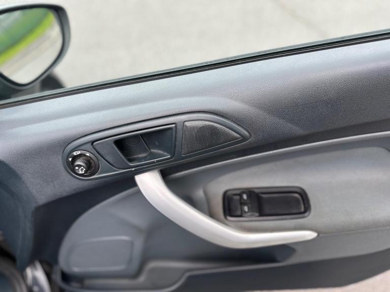 2011 Ford Fiesta 1.4 Titanium 5dr HATCHBACK Petrol Manual