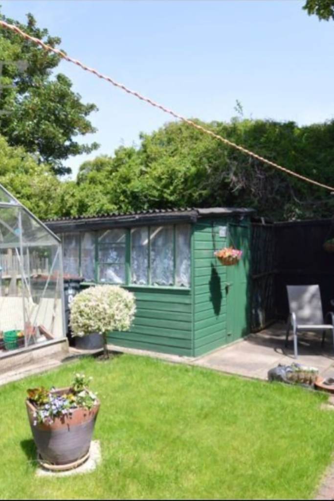 2 Housd bed to rent 