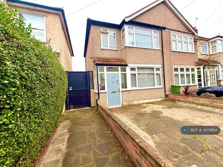 3 bedroom house in Hamden Crescent, Dagenham, RM10 (3 bed) (#3071894)
