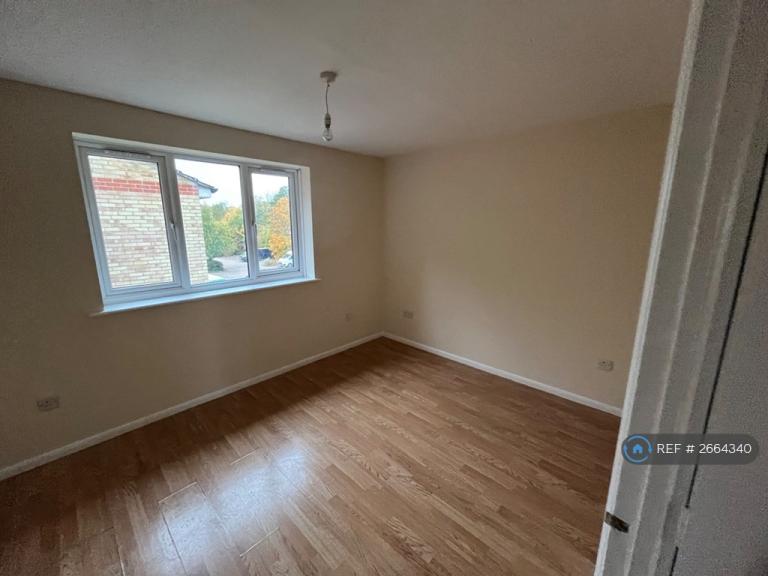 1 bedroom flat in Prestatyn Close, Stevenage, SG1 (1 bed) (#2664340)