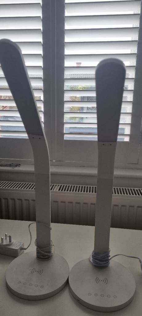 2 x lamps with wireless chargers