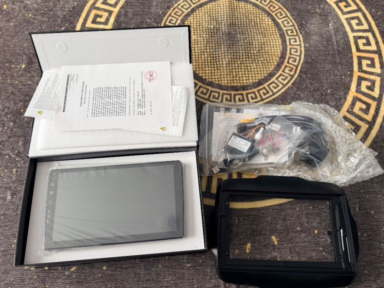 Android car Stereo will fit a Jeep Renegade 2015. Will also fit other vehicles 