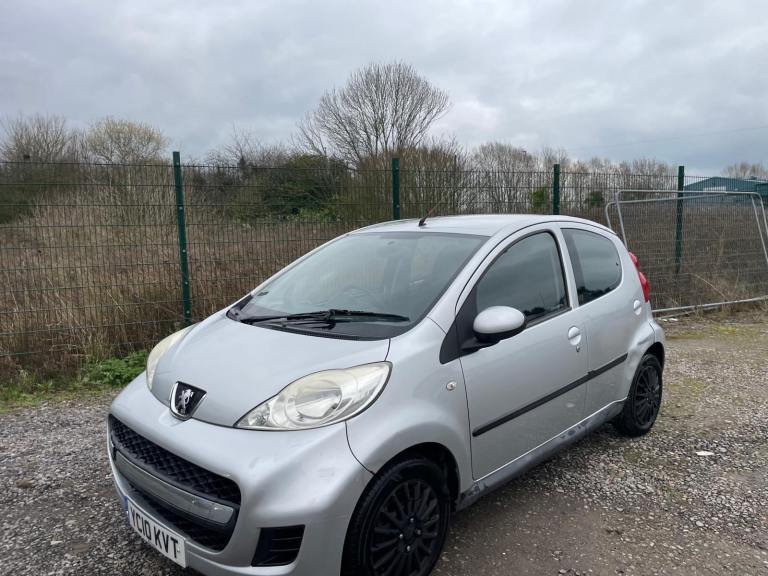 PEUGEOT 107 1.0 URBAN 10 REG SILVER 5 DOOR MOT DECEMBER 29TH 2026 TAX £20 LOW INSURANCE 60+MPG