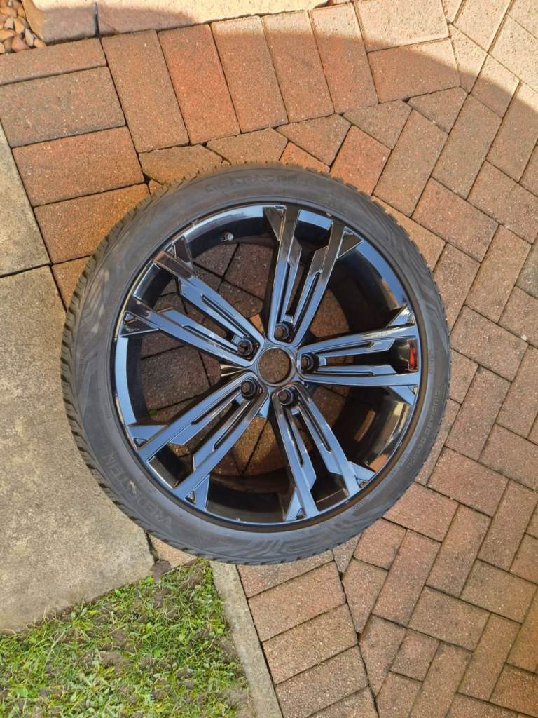 1 x 18 genuine VW alloy wheel pcd 5x 112