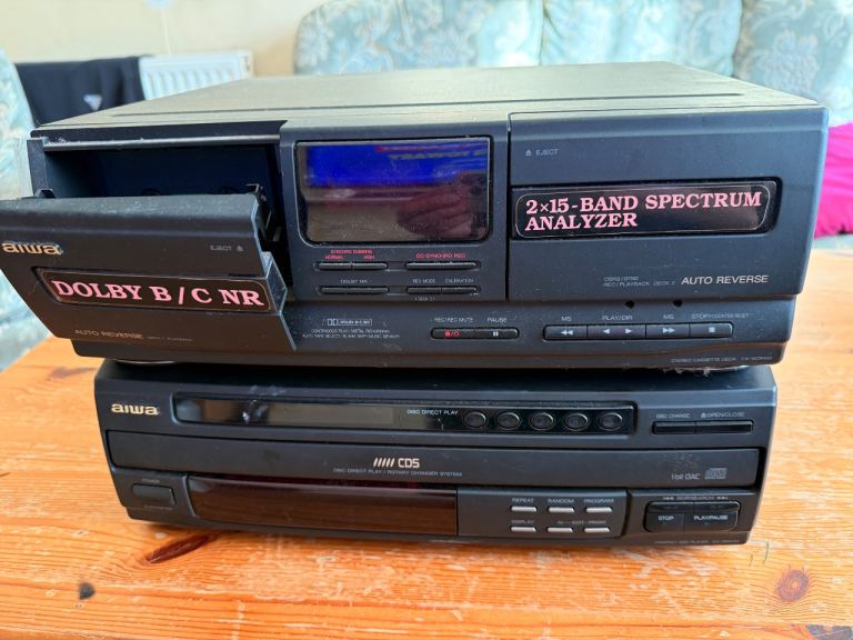 AIWA CD PLAYER + AIWA CASSETTE DECK