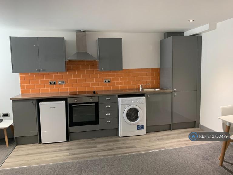 1 bedroom flat in Bed Springfield House, Barnsley, S70 (1 bed) (#2750479)