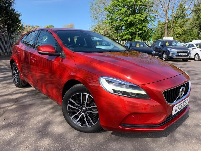 2019 Volvo V40 T2 [122] Momentum Nav Plus 5dr Geartronic HATCHBACK PETROL Automatic