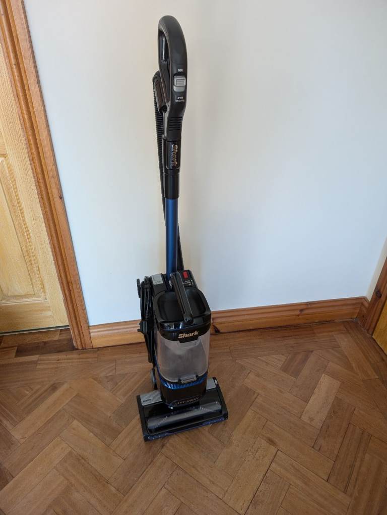 Shark upright vacuum with liftaway