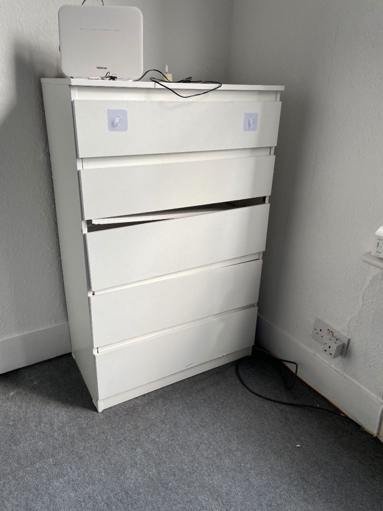 White 5-Drawer Chest – Fair Condition, Drawers Need Fixing