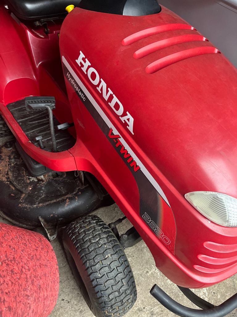 Honda ride on lawnmower 
