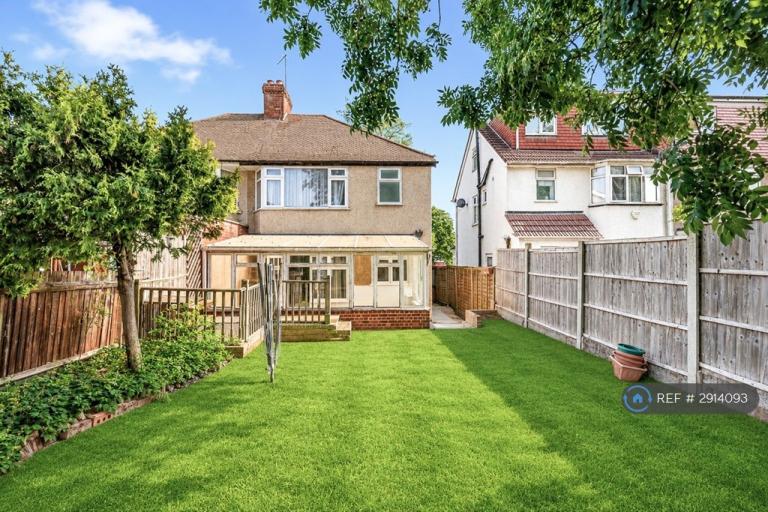 3 bedroom house in Whitton Avenue West, Greenford, UB6 (3 bed) (#2914093)