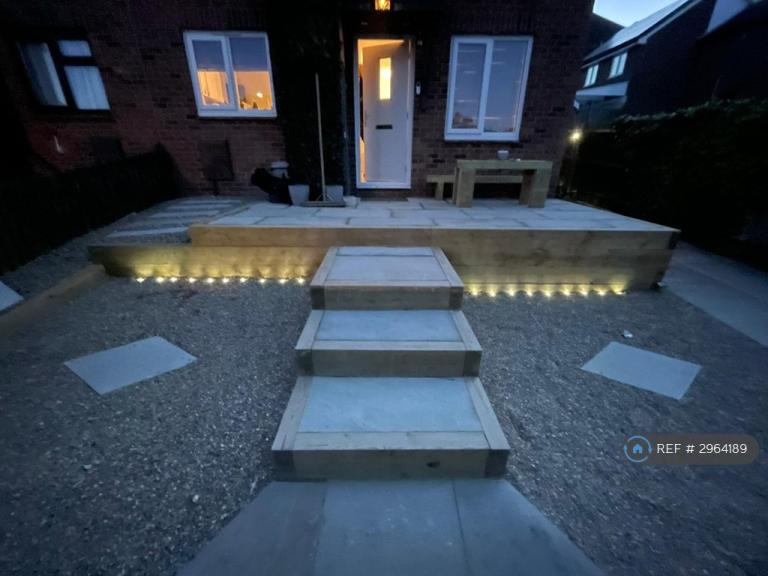 1 bedroom house in Stour Close, Rochester, ME2 (1 bed) (#2964189)