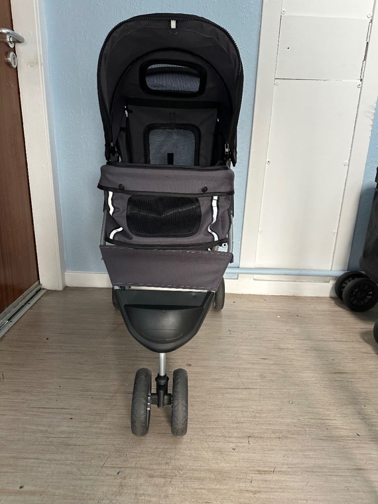Pet stroller holds 10kg 