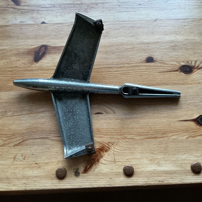 Aeroplane car badge
