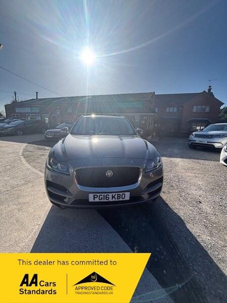 Jaguar F-Pace PORTFOLIO AWD-PANORAMIC ROOF-HEATED SEATS-SAT NAVIGATION-THE LIST